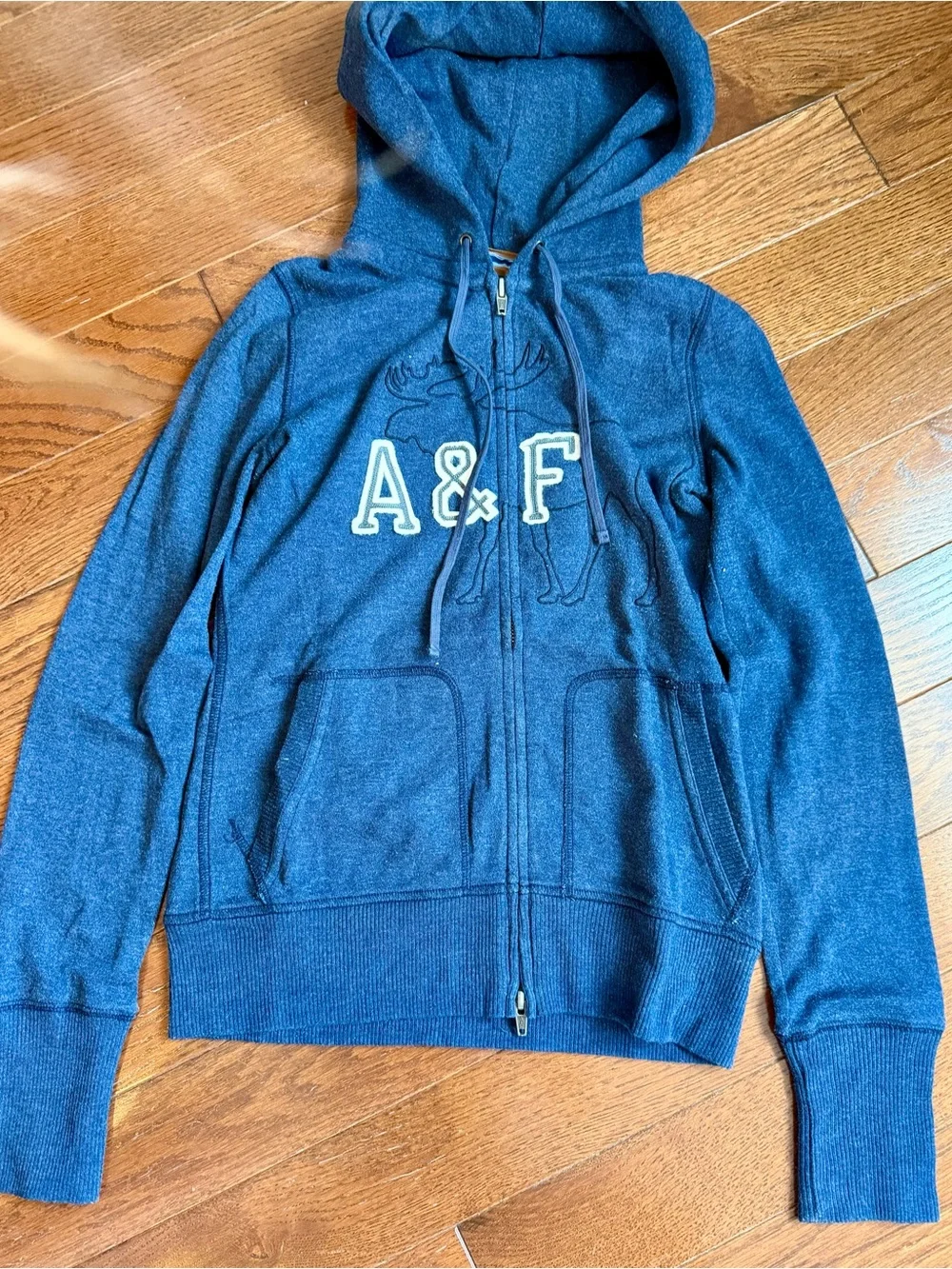 Women’s Abercrombie & Fitch Navy Blue Hooded Full Zip Sweatshirt. Size Medium